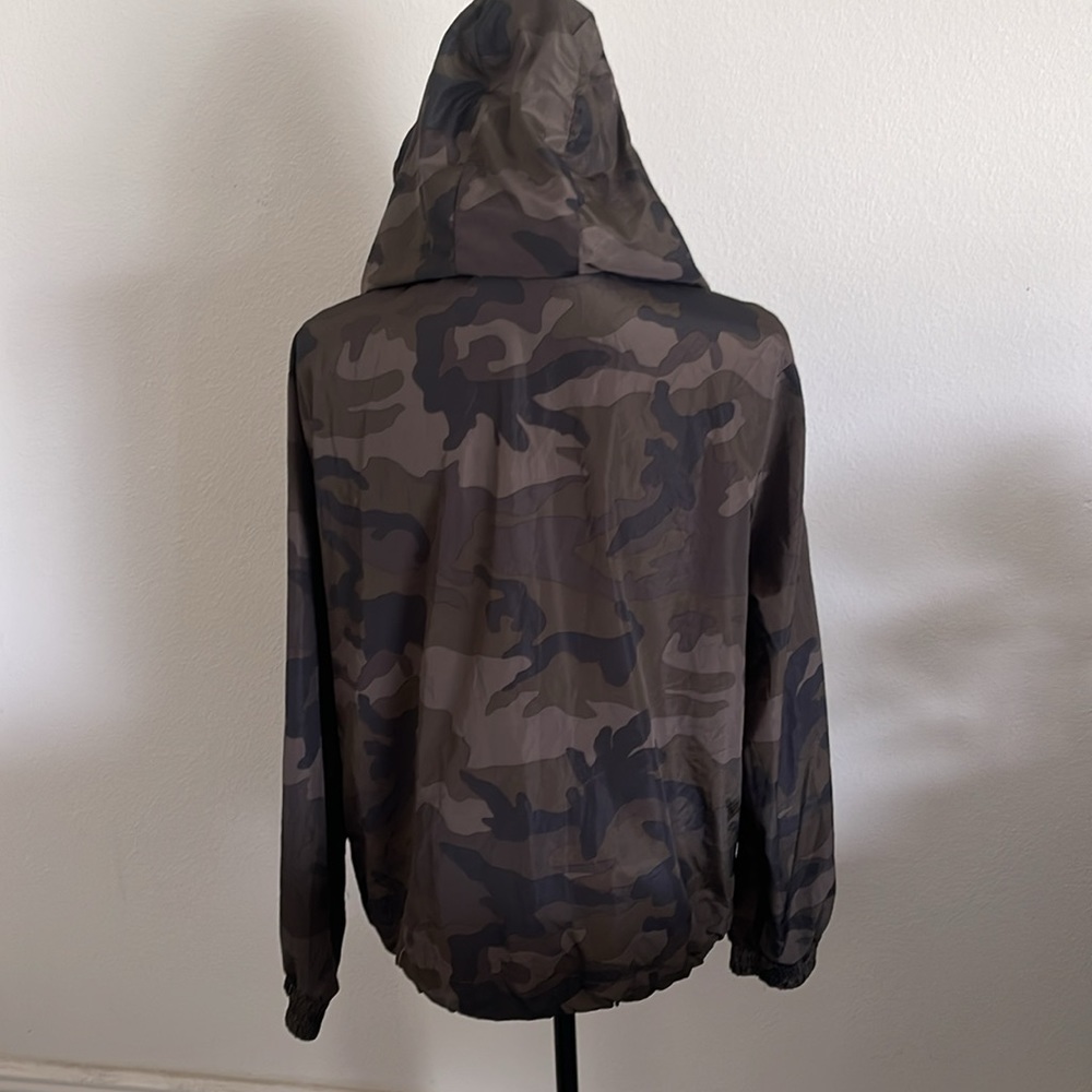 Camo Windbreaker by Haute Monde Sz L - Picture 2 of 4